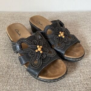 Clarks Womens Y2K Leather Wedge Sandals Size 8 Flower Beaded Boho Brown Comfort